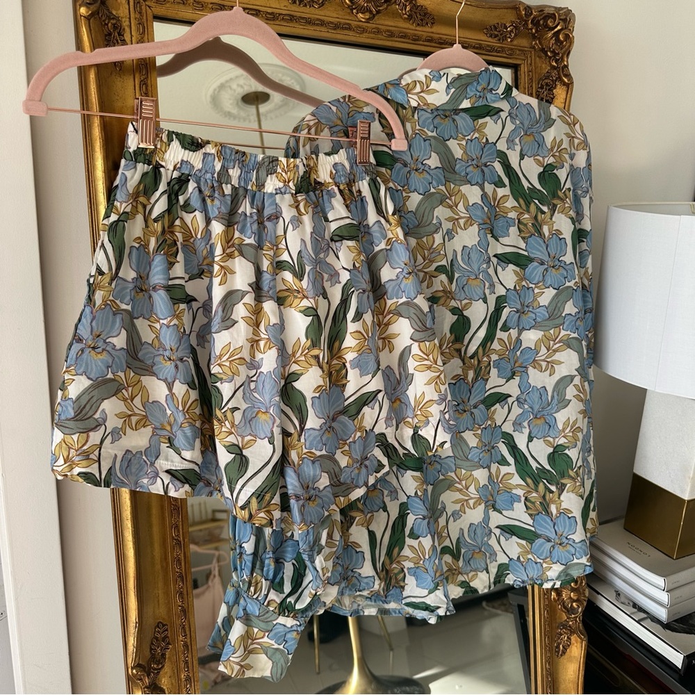 Showpo Blue Floral Button-Up Shirt shorts and bralette - Picture 10 of 10